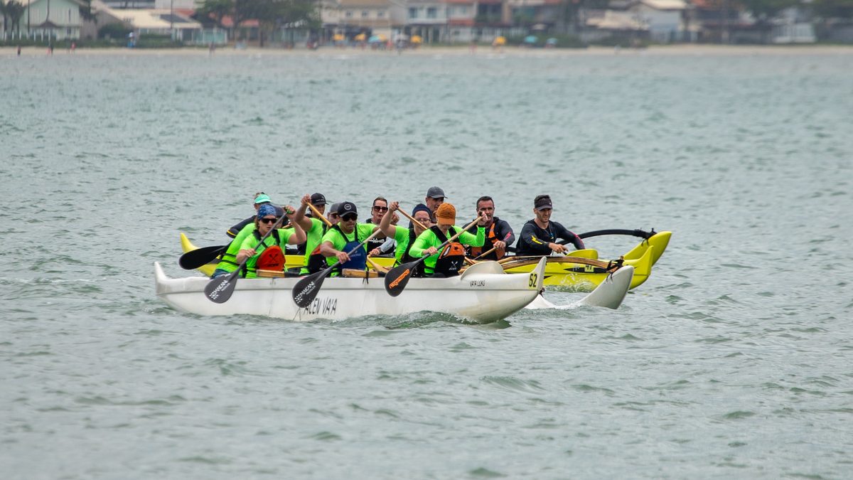Equipe de va'a da ACEN em competição