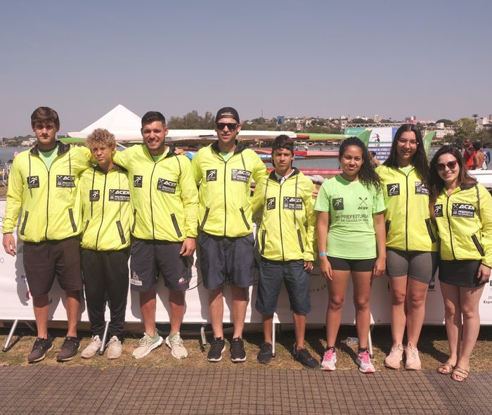 Jovens do projeto de base da ACEN