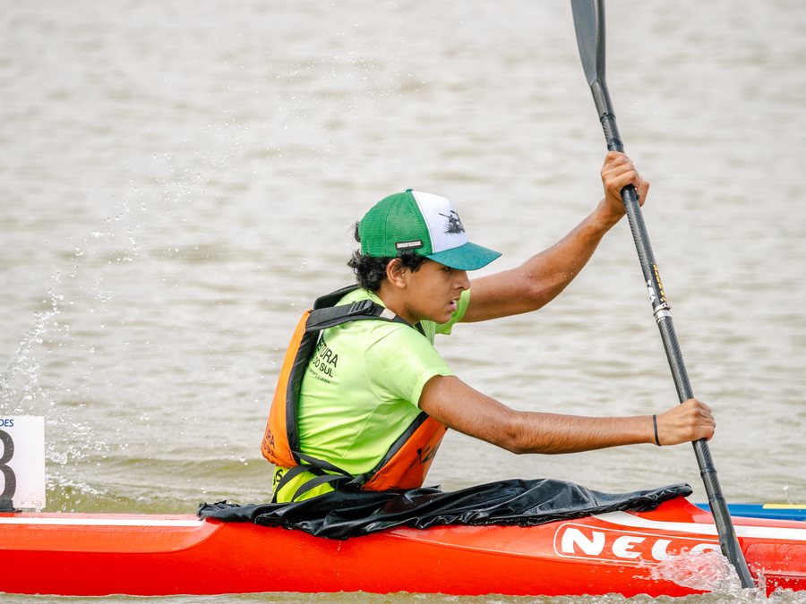 Atleta do Projeto Equipe de Canoagem da ACEN no K1